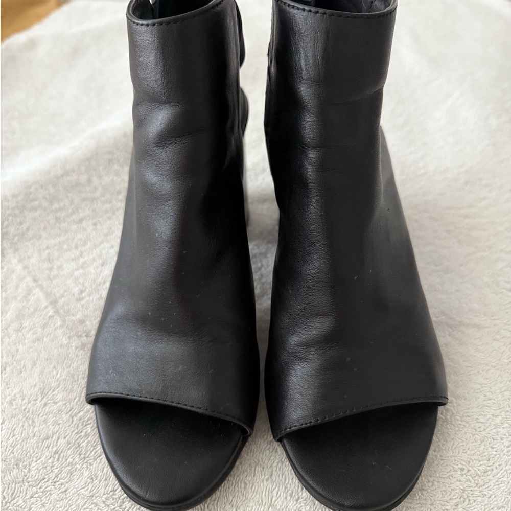 Black Kenneth Cole Reaction Fridah Fly Ankle Boot
